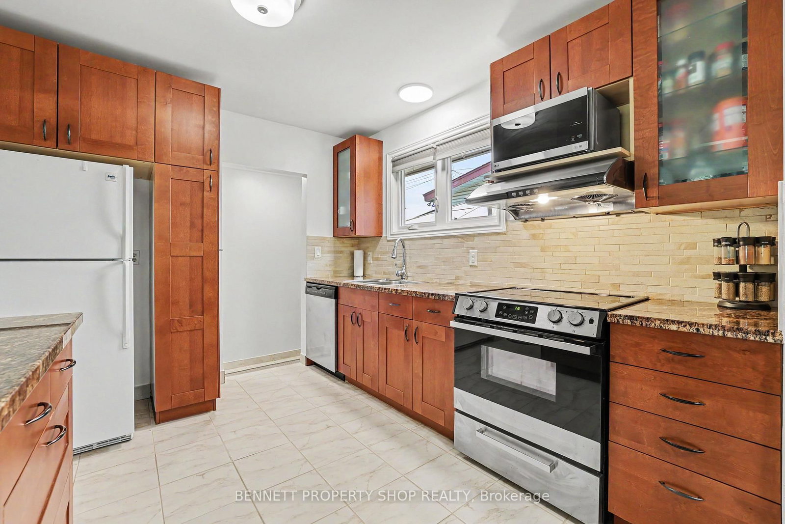 2736 Stone Crescent • Ottawa, ON photo 3