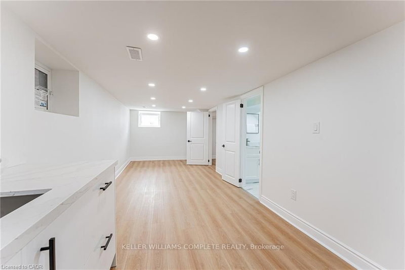 2 - 15 Barnesdale Avenue N