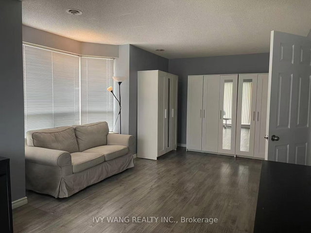 501 - 30 CHAPMAN Court