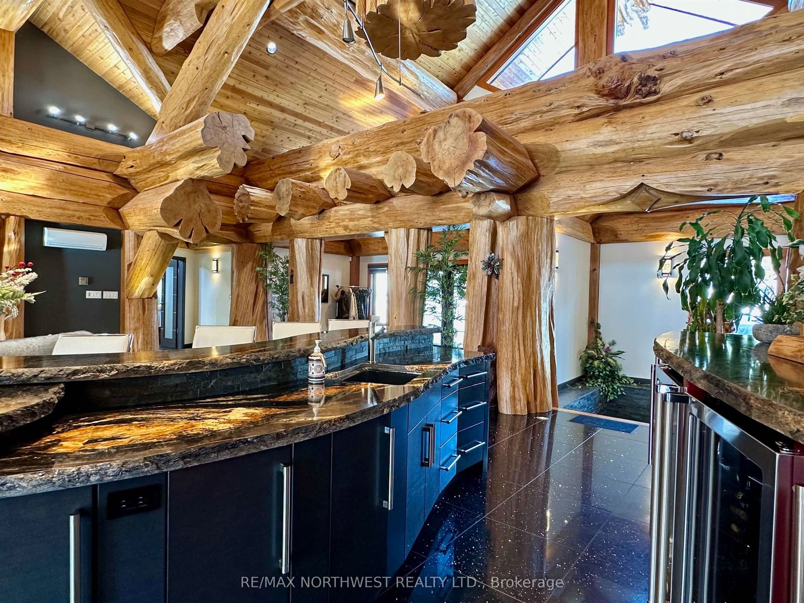 76 MIDDLE LAKE/WINNIPEG RIVER • Kenora, ON photo 14