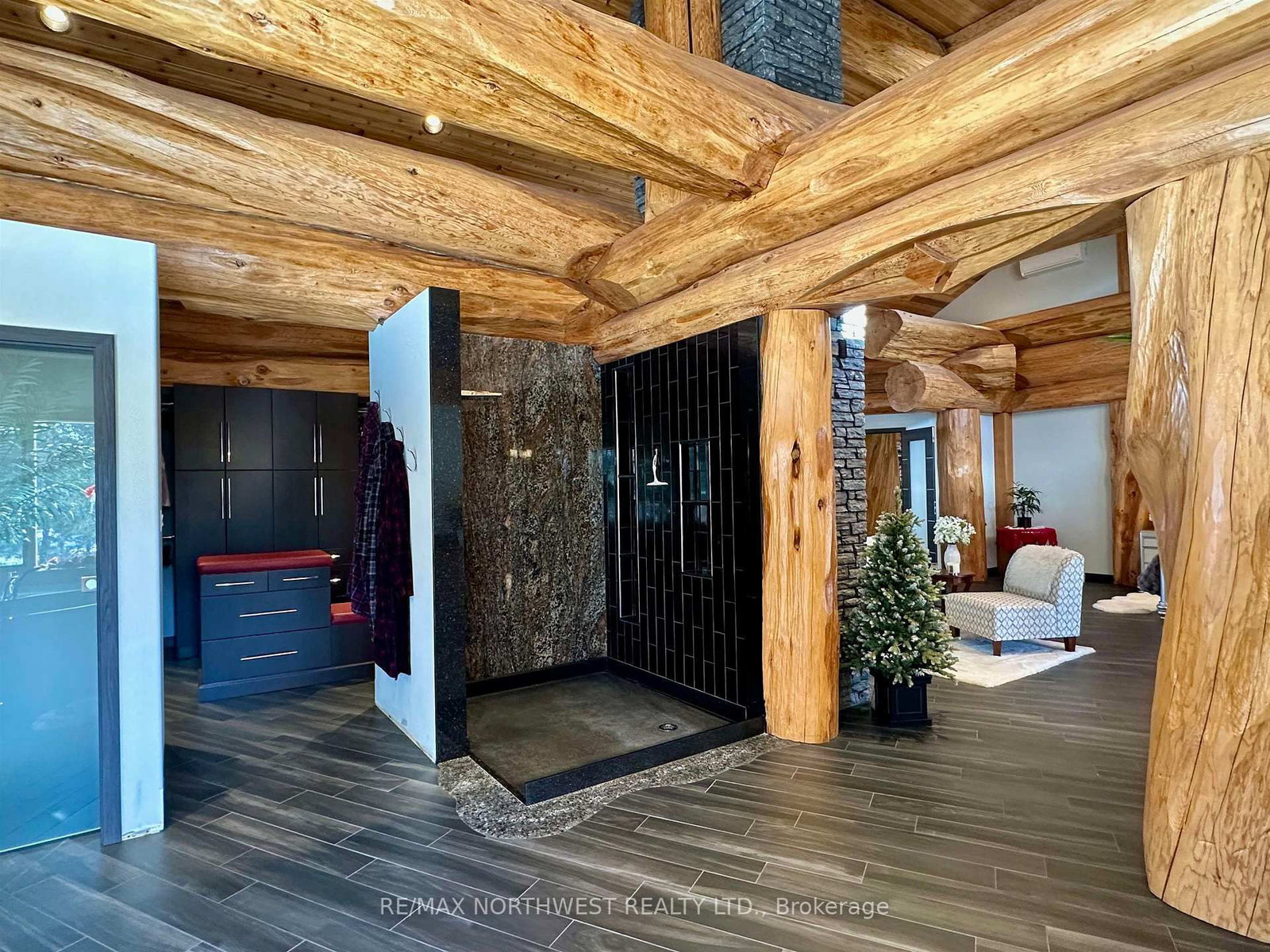 76 MIDDLE LAKE/WINNIPEG RIVER • Kenora, ON photo 48
