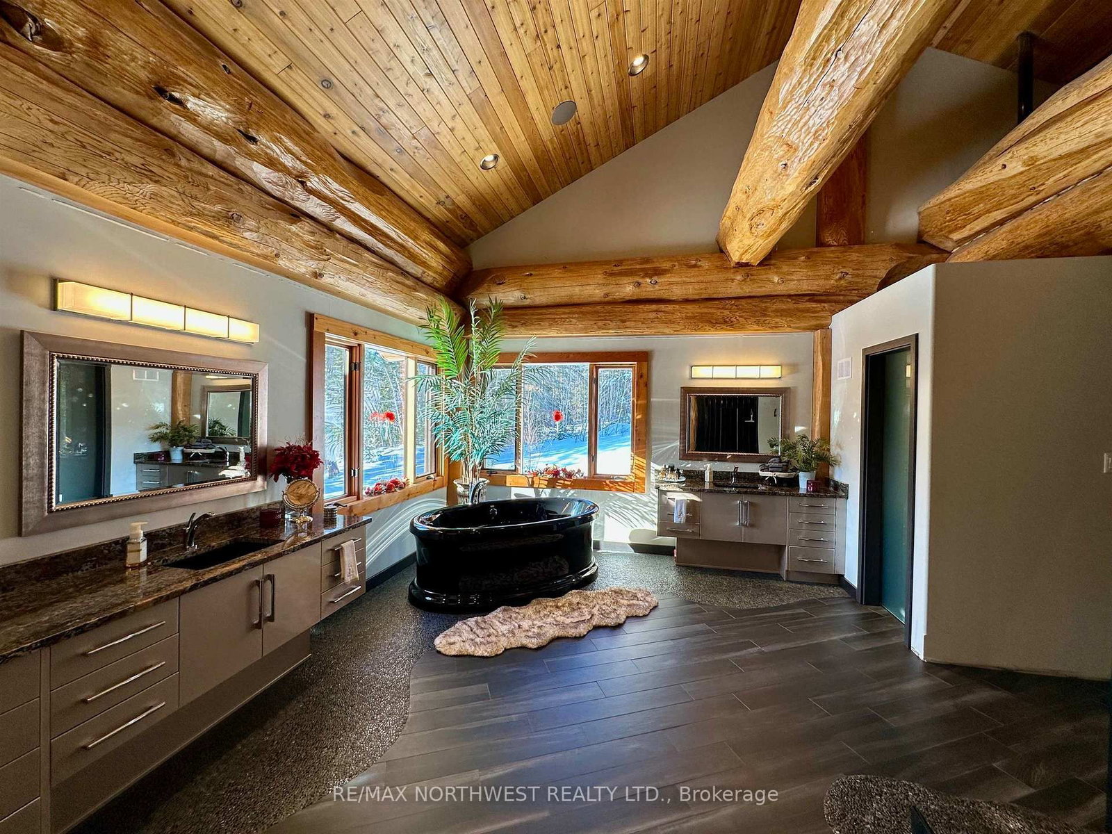 76 MIDDLE LAKE/WINNIPEG RIVER • Kenora, ON photo 49