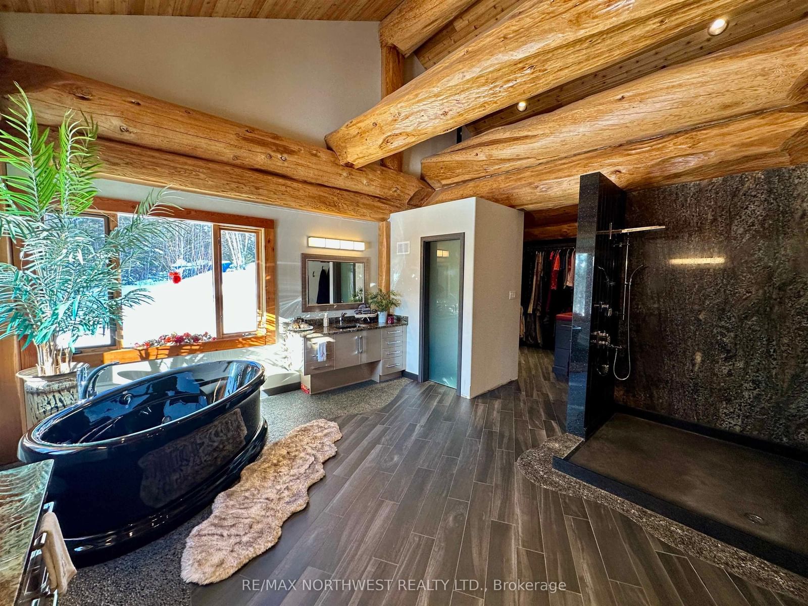 76 MIDDLE LAKE/WINNIPEG RIVER • Kenora, ON photo 53