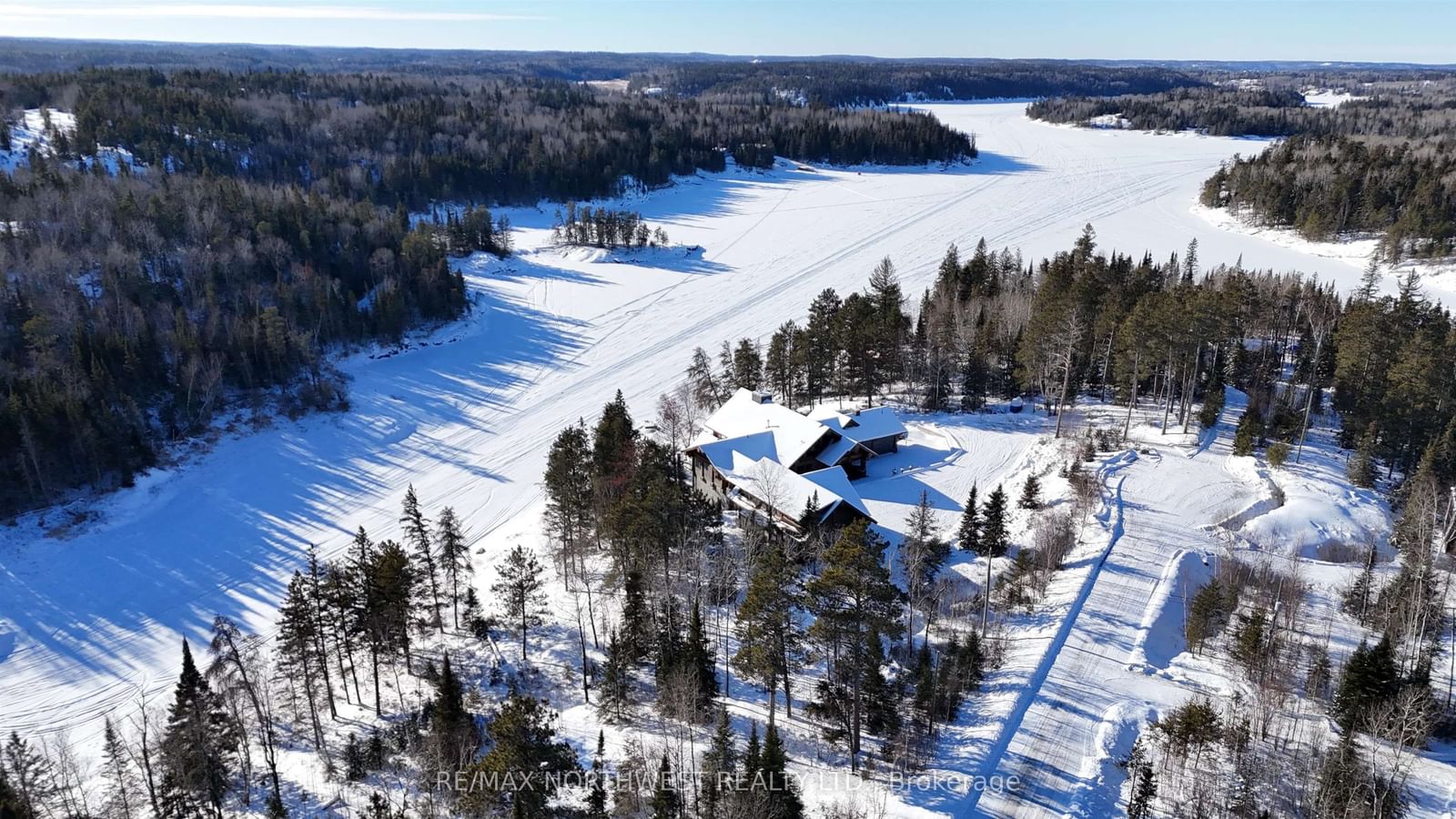 76 MIDDLE LAKE/WINNIPEG RIVER • Kenora, ON photo 6