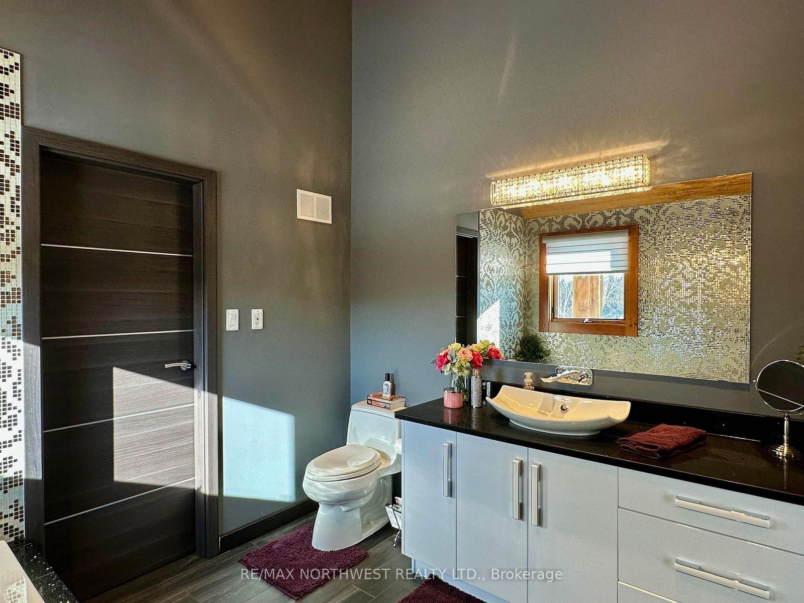 76 MIDDLE LAKE/WINNIPEG RIVER • Kenora, ON photo 71