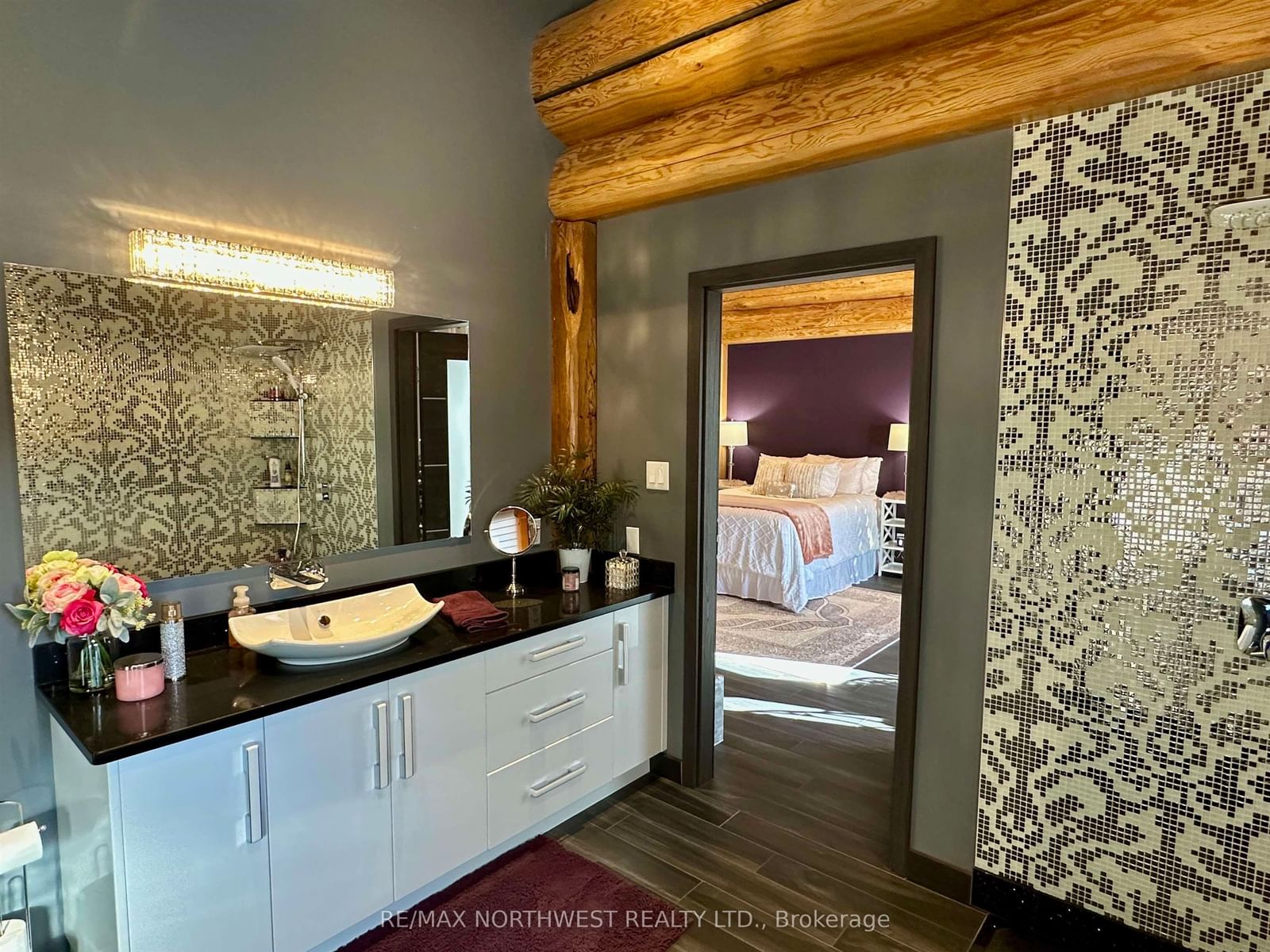 76 MIDDLE LAKE/WINNIPEG RIVER • Kenora, ON photo 75