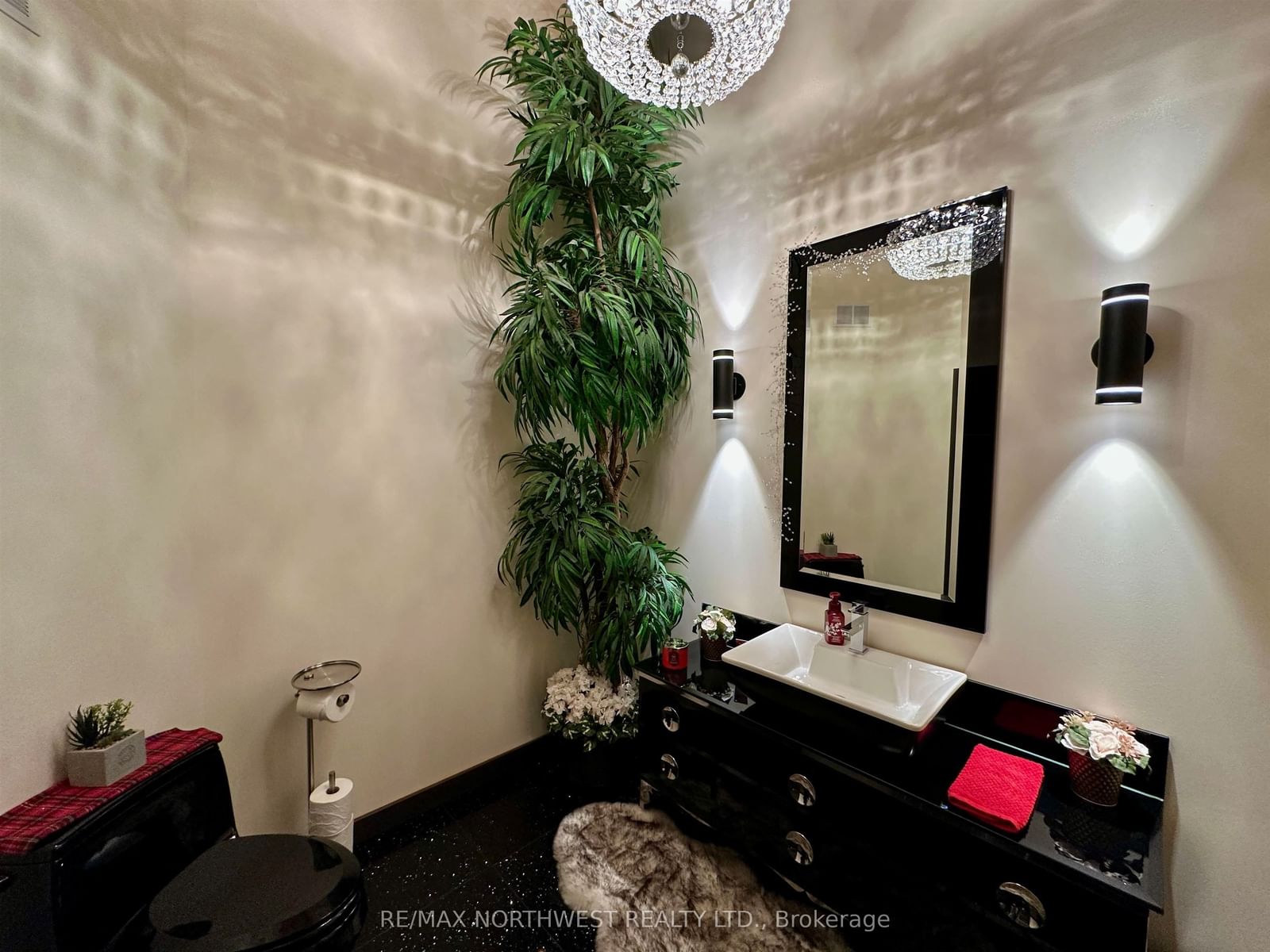 76 MIDDLE LAKE/WINNIPEG RIVER • Kenora, ON photo 79
