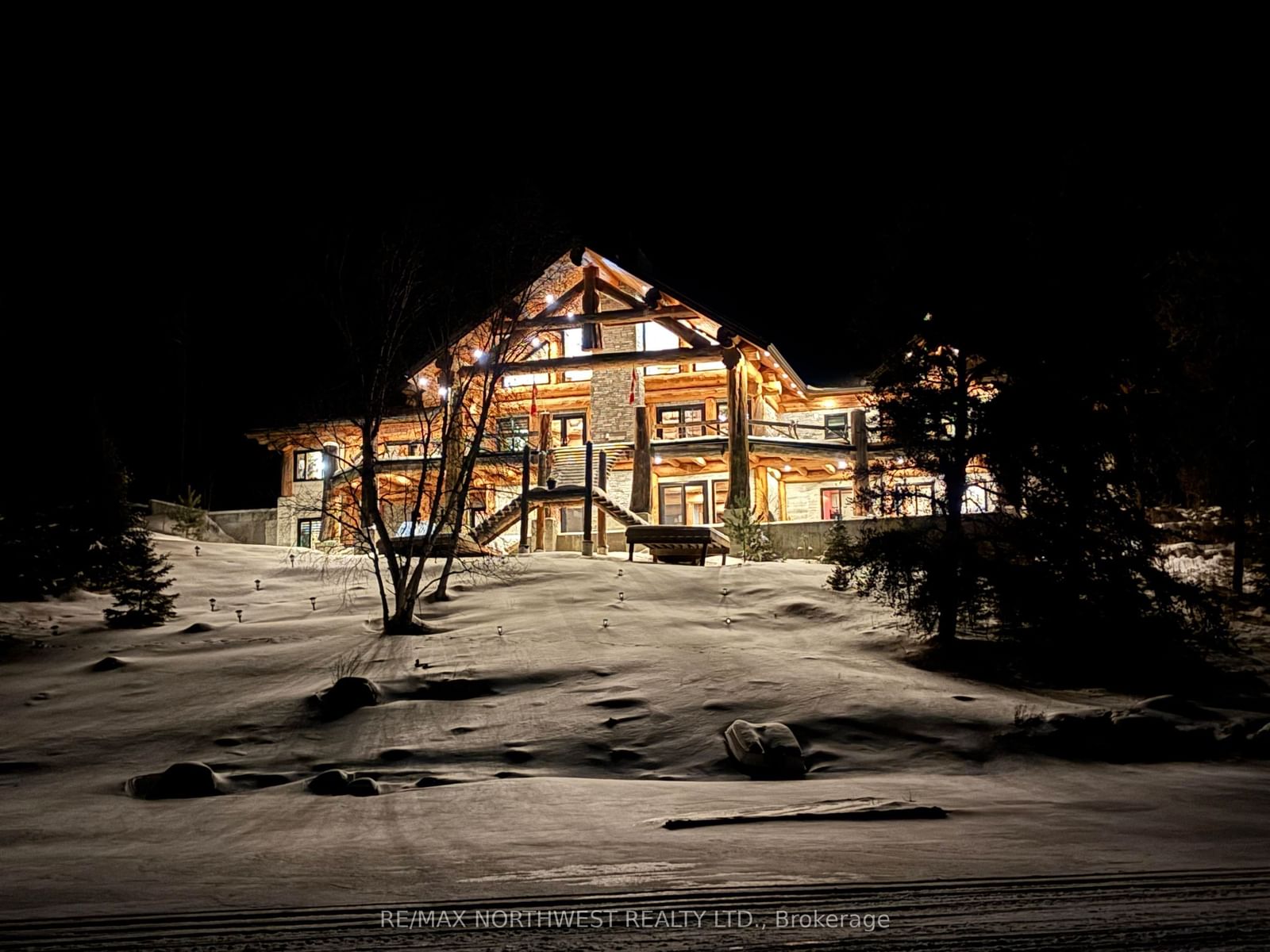 76 MIDDLE LAKE/WINNIPEG RIVER • Kenora, ON photo 9