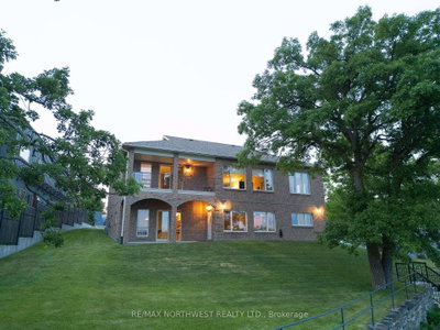 110 Lakeside Crescent • Kenora, ON photo 2