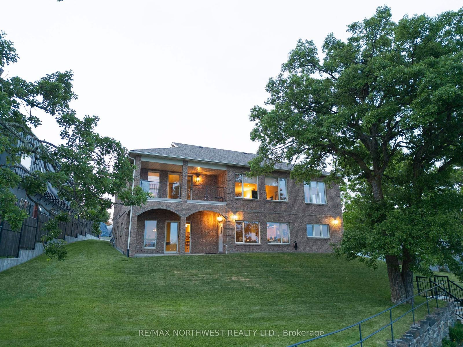 110 Lakeside Crescent • Kenora, ON photo 3