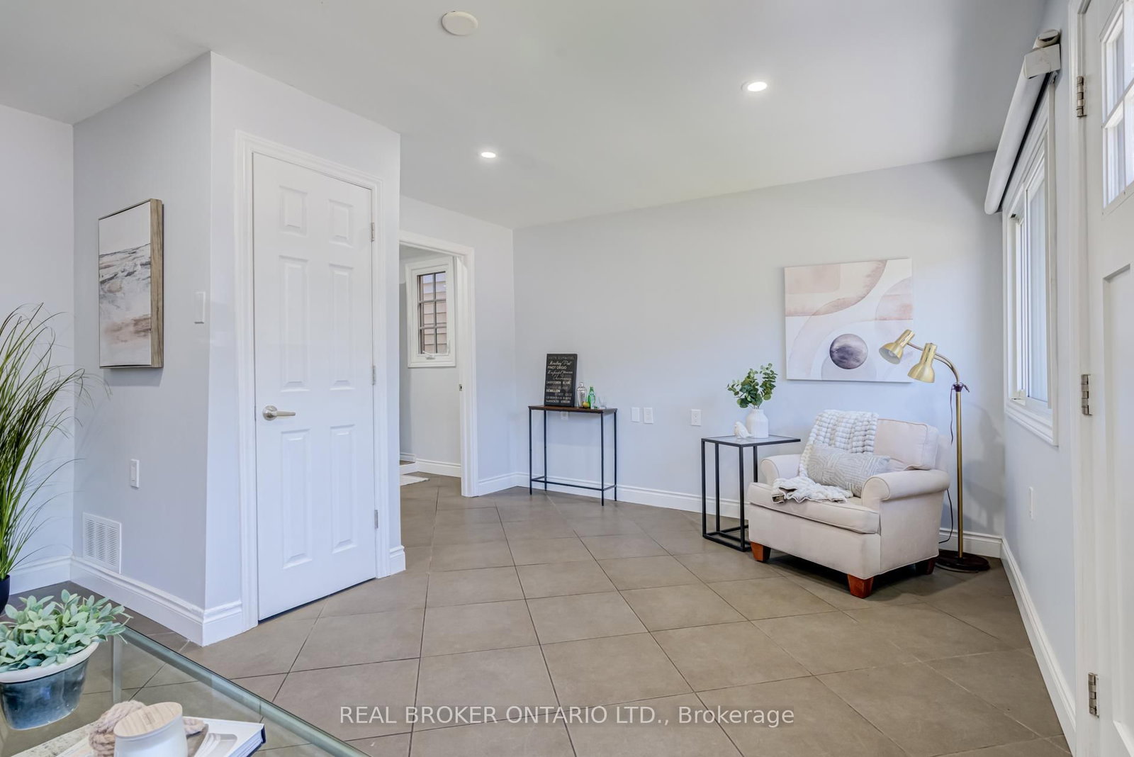 127 Barnesdale Avenue N • Hamilton, ON photo 8