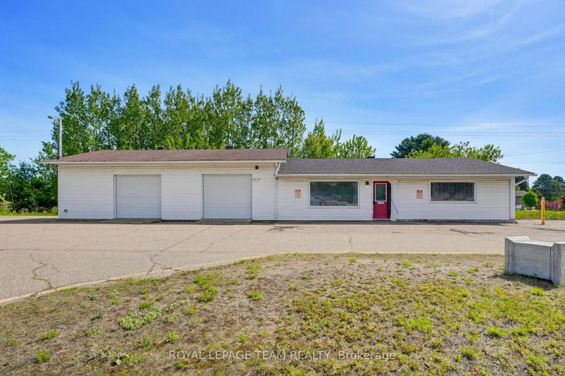 2427 PETAWAWA Blvd photo 4