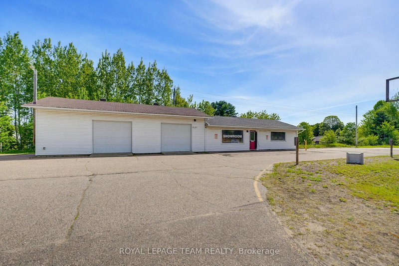 2427 PETAWAWA Blvd photo 5