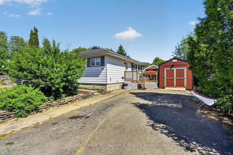 481 McAuley Rd photo 2