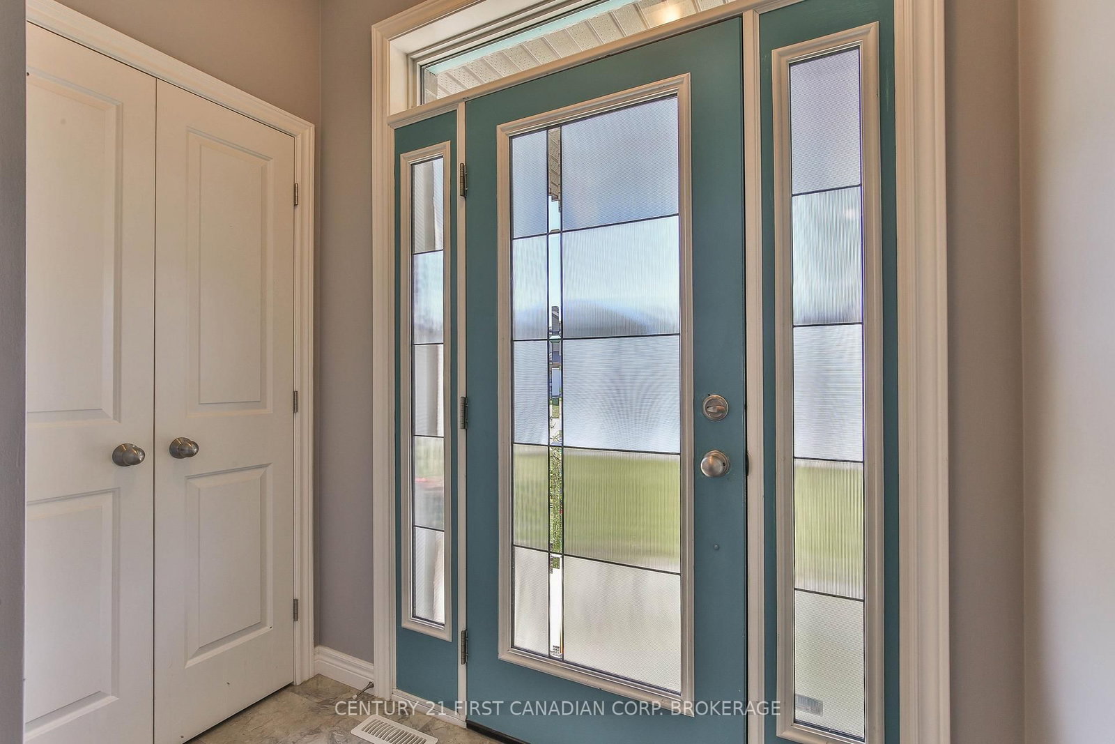 283 Boyd Boulevard • Zorra, ON photo 4