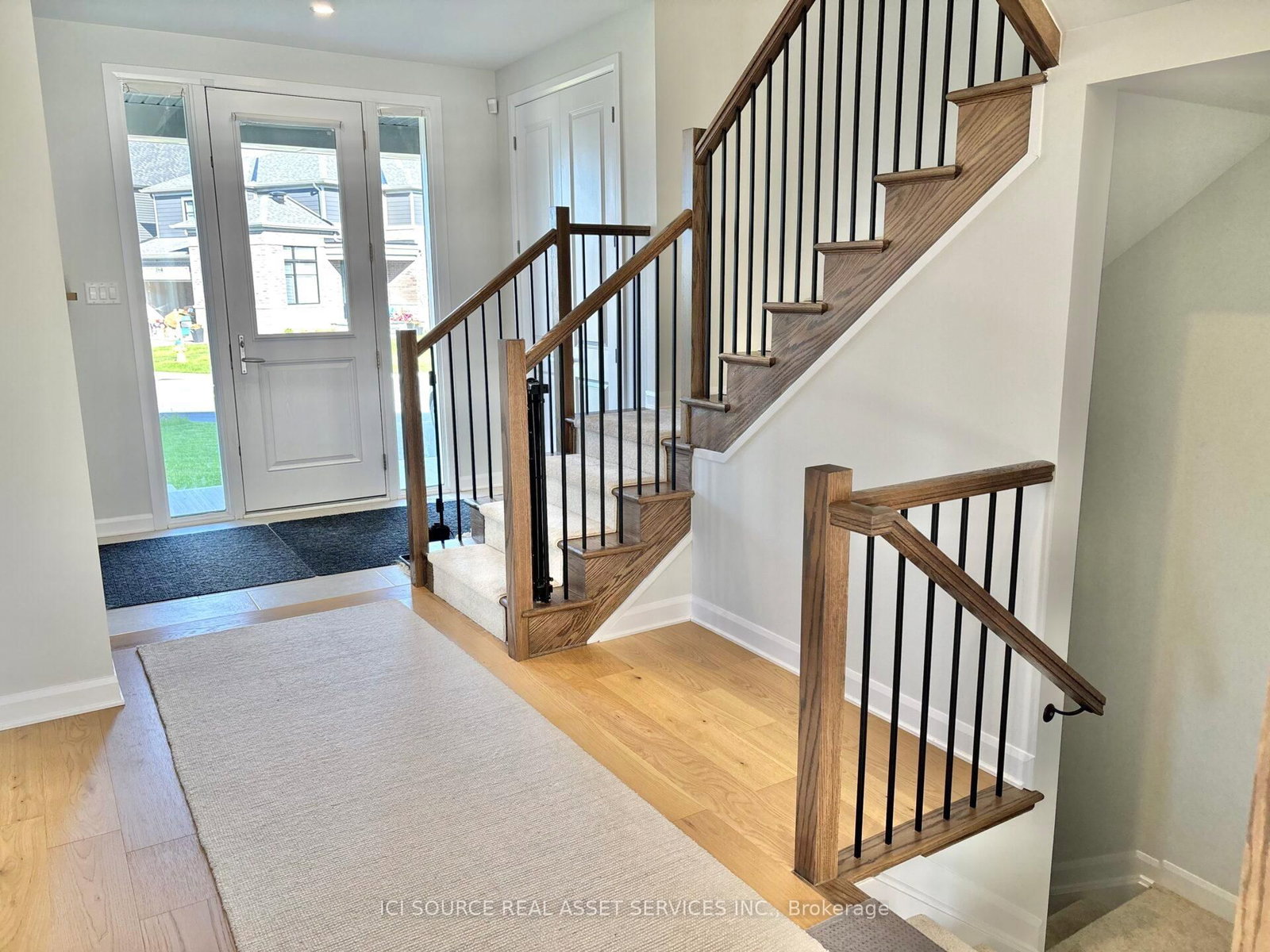 128 D'arleux Place • Manotick, ON photo 2