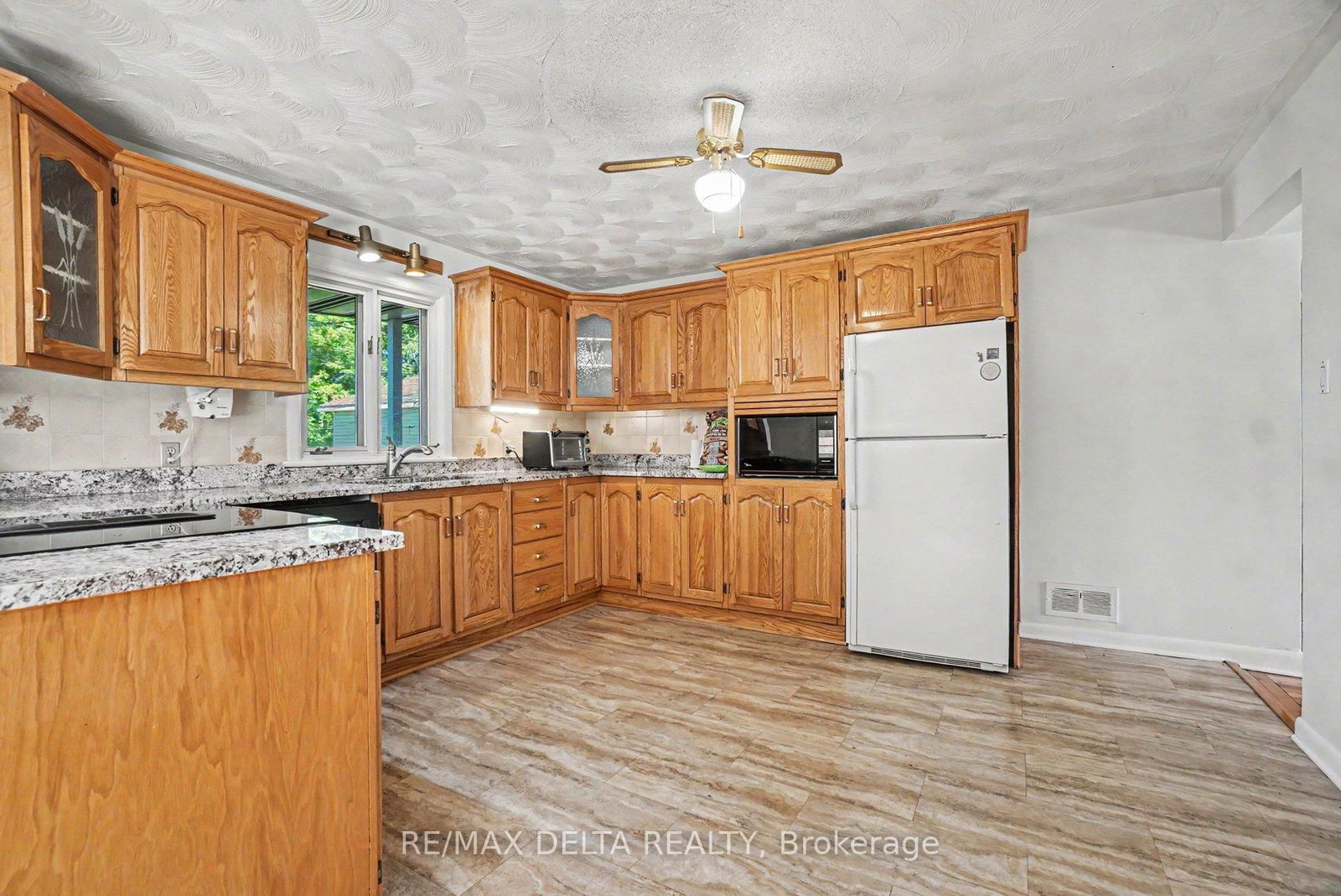 352 Lacasse Avenue • Ottawa, ON photo 13