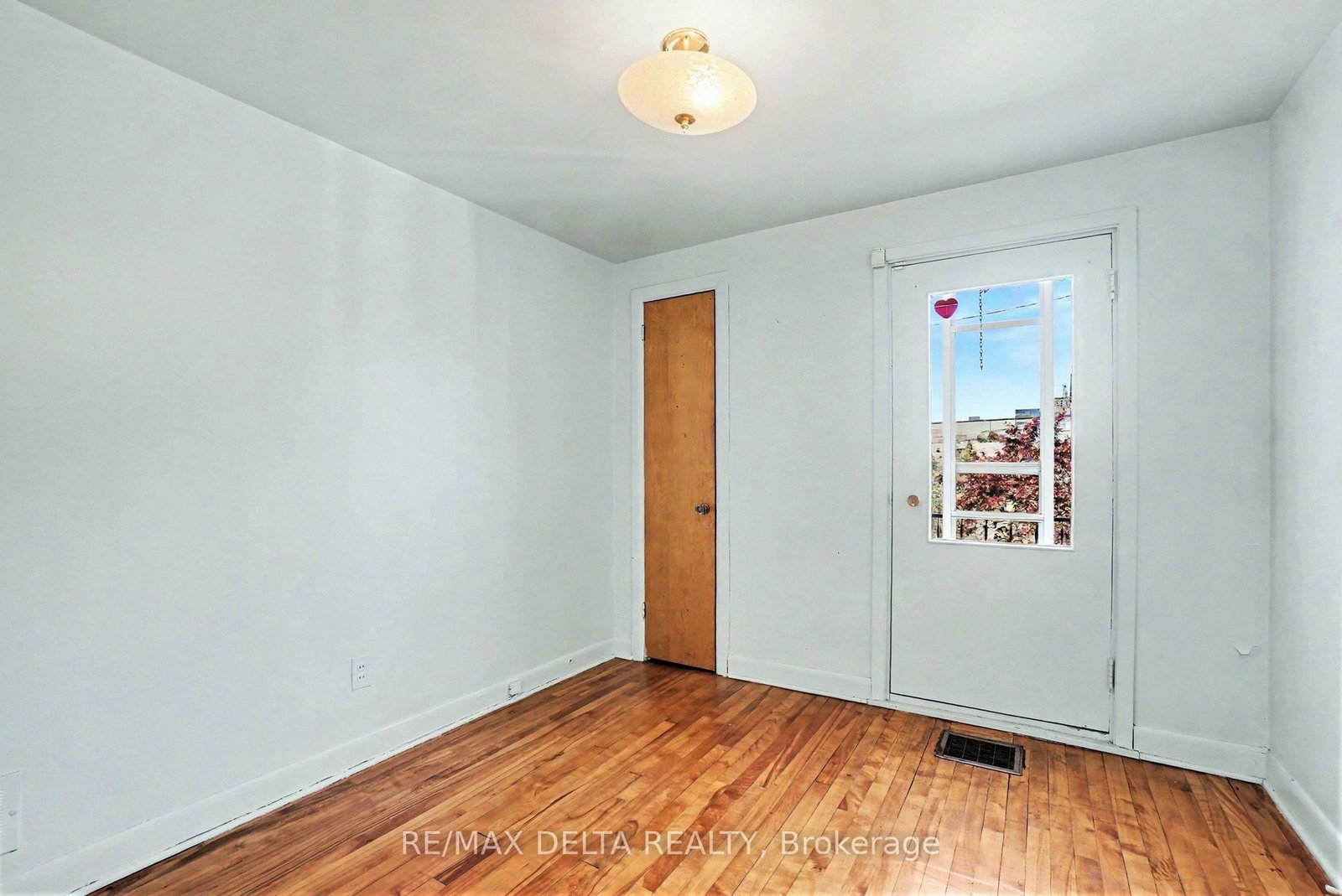 352 Lacasse Avenue • Ottawa, ON photo 32