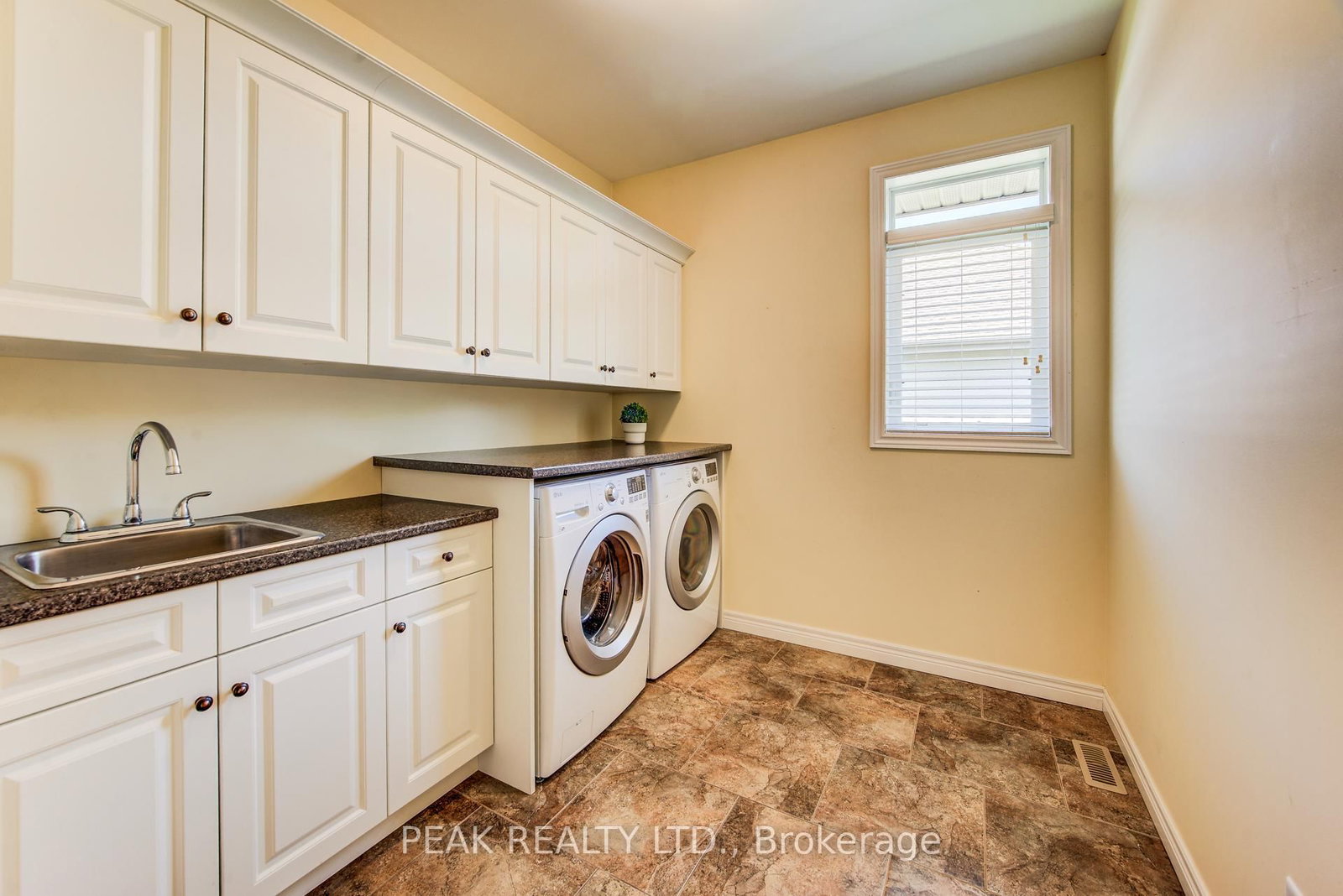 355 Woodstock Street S • East Zorra-Tavistock, ON photo 17