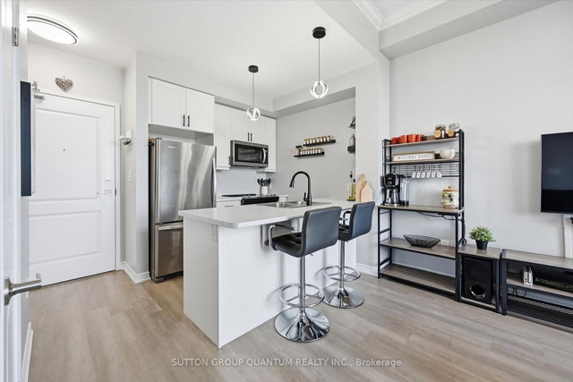 514 - 450 Dundas Street E