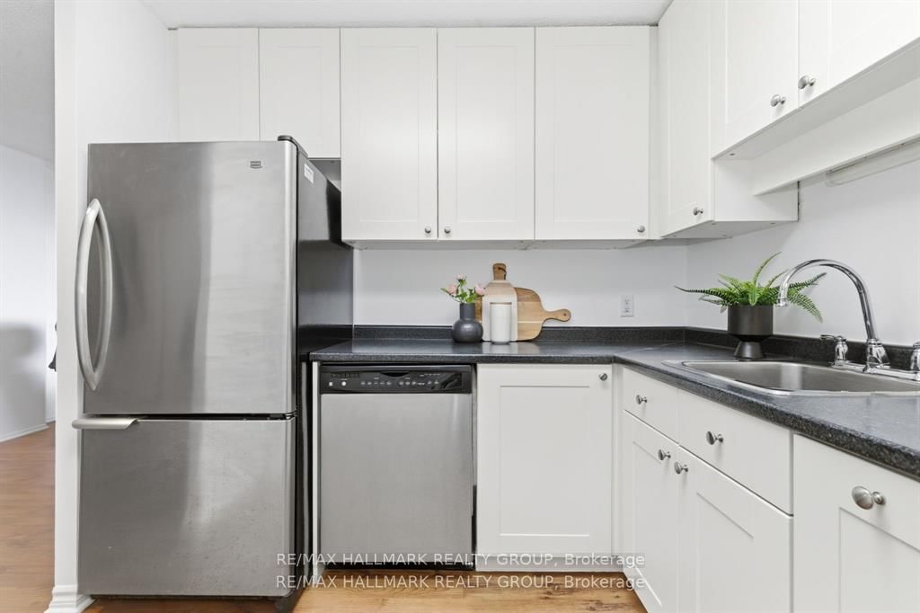 71 Somerset Street W, Unit 2003