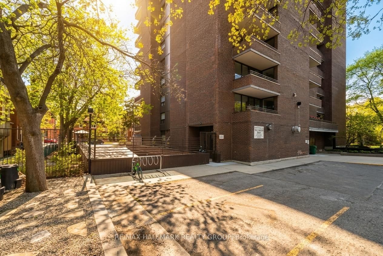 71 Somerset Street W, Unit 2003