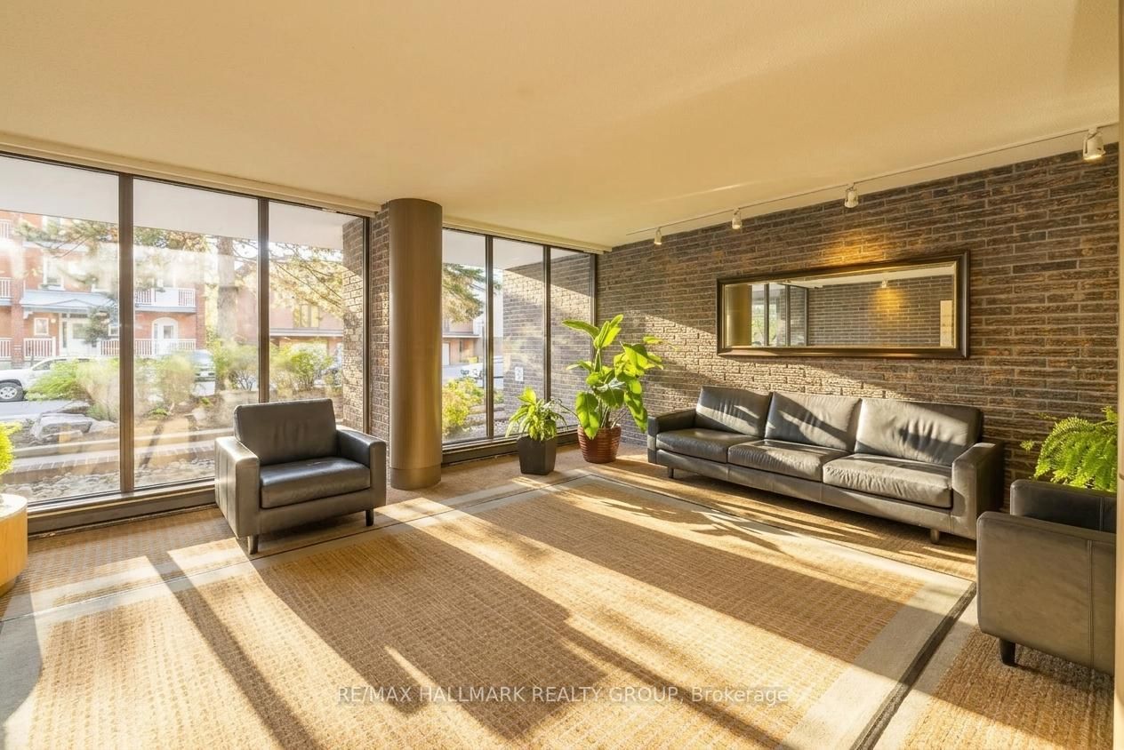 71 Somerset Street W, Unit 2003