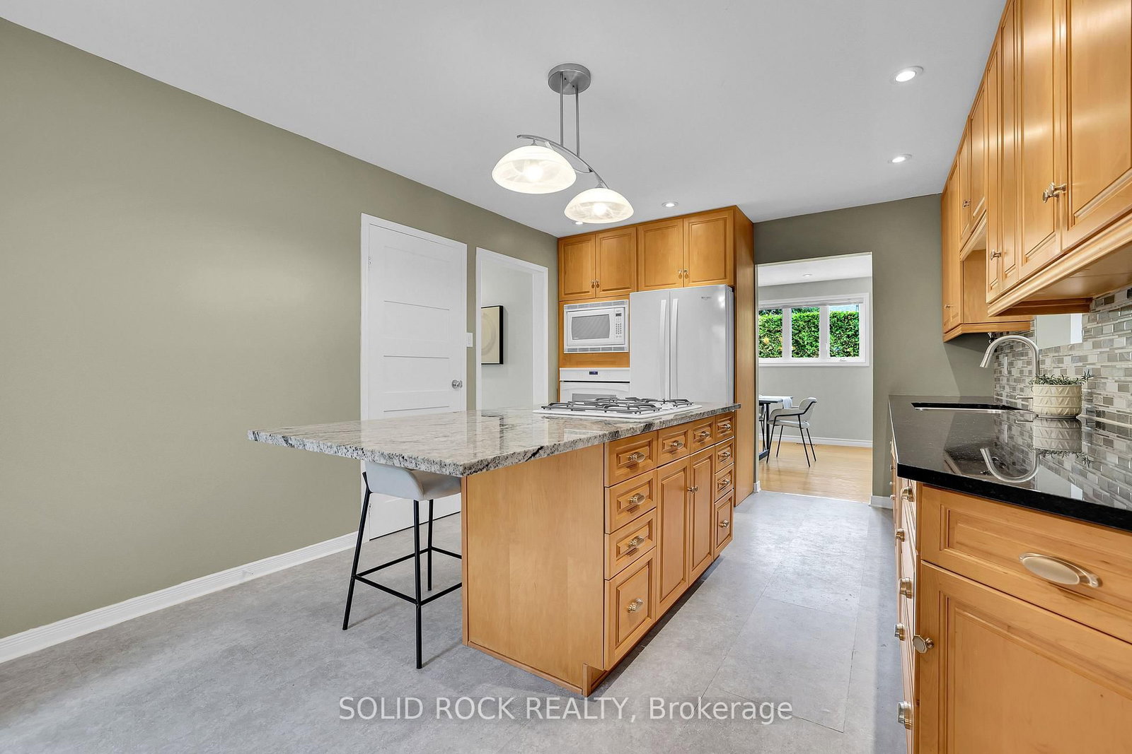 10 Highpark Crescent • Ottawa, ON photo 12