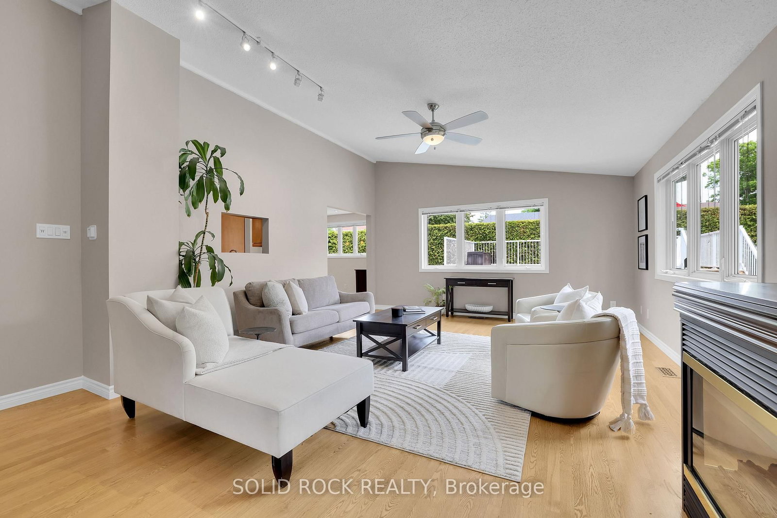 10 Highpark Crescent • Ottawa, ON photo 13
