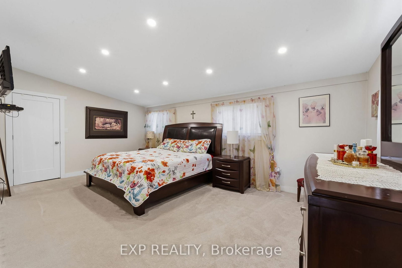29 Winniett Street • Woodstock, ON photo 15