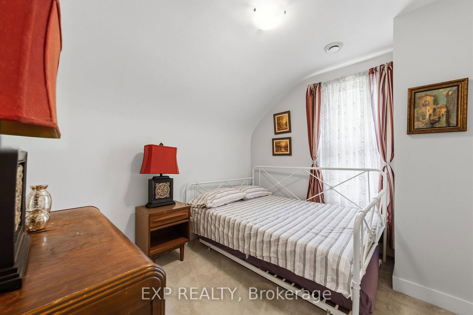 29 Winniett Street • Woodstock, ON photo 19