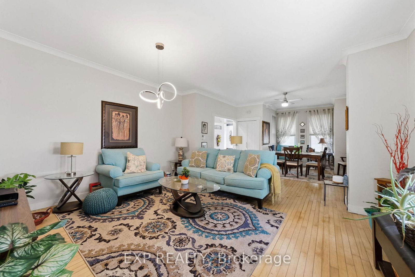 29 Winniett Street • Woodstock, ON photo 4