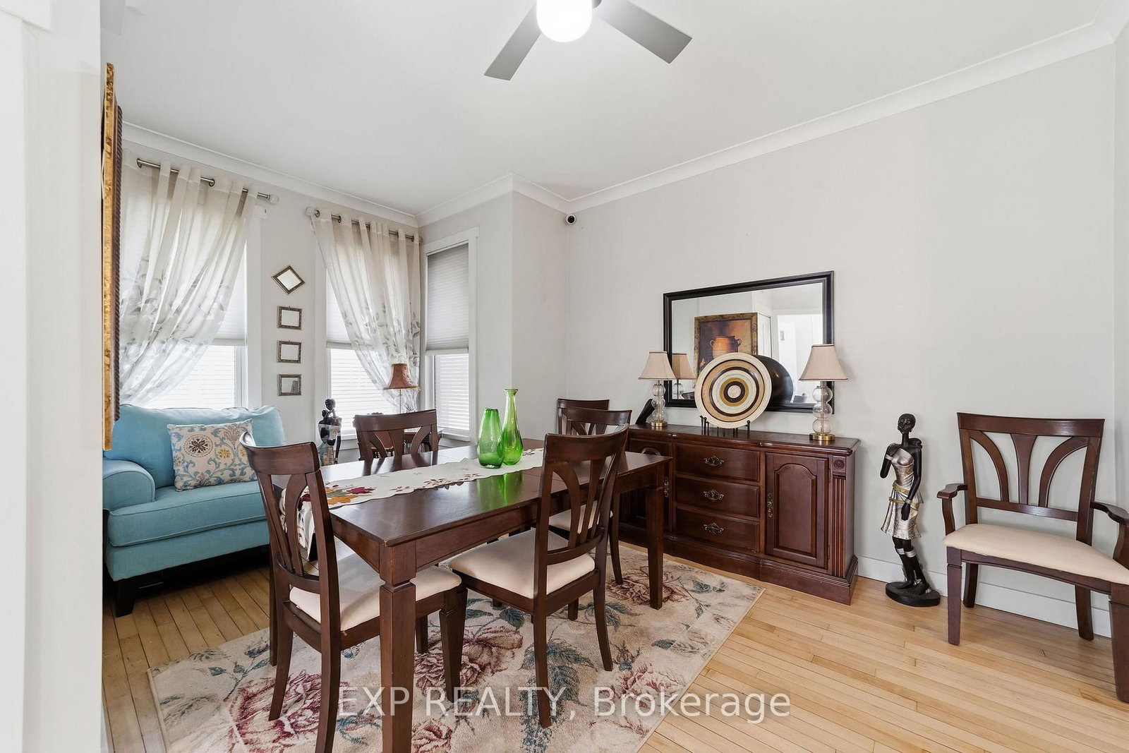 29 Winniett Street • Woodstock, ON photo 6
