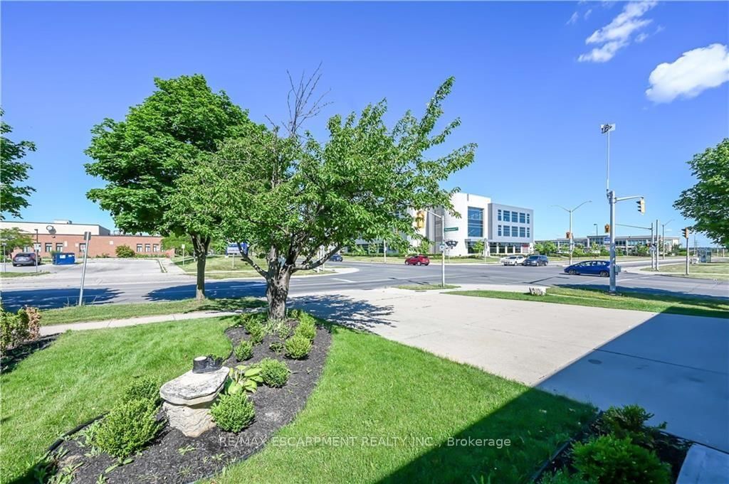 LOWER - 296 WINTERBERRY Drive, Hamilton 5
