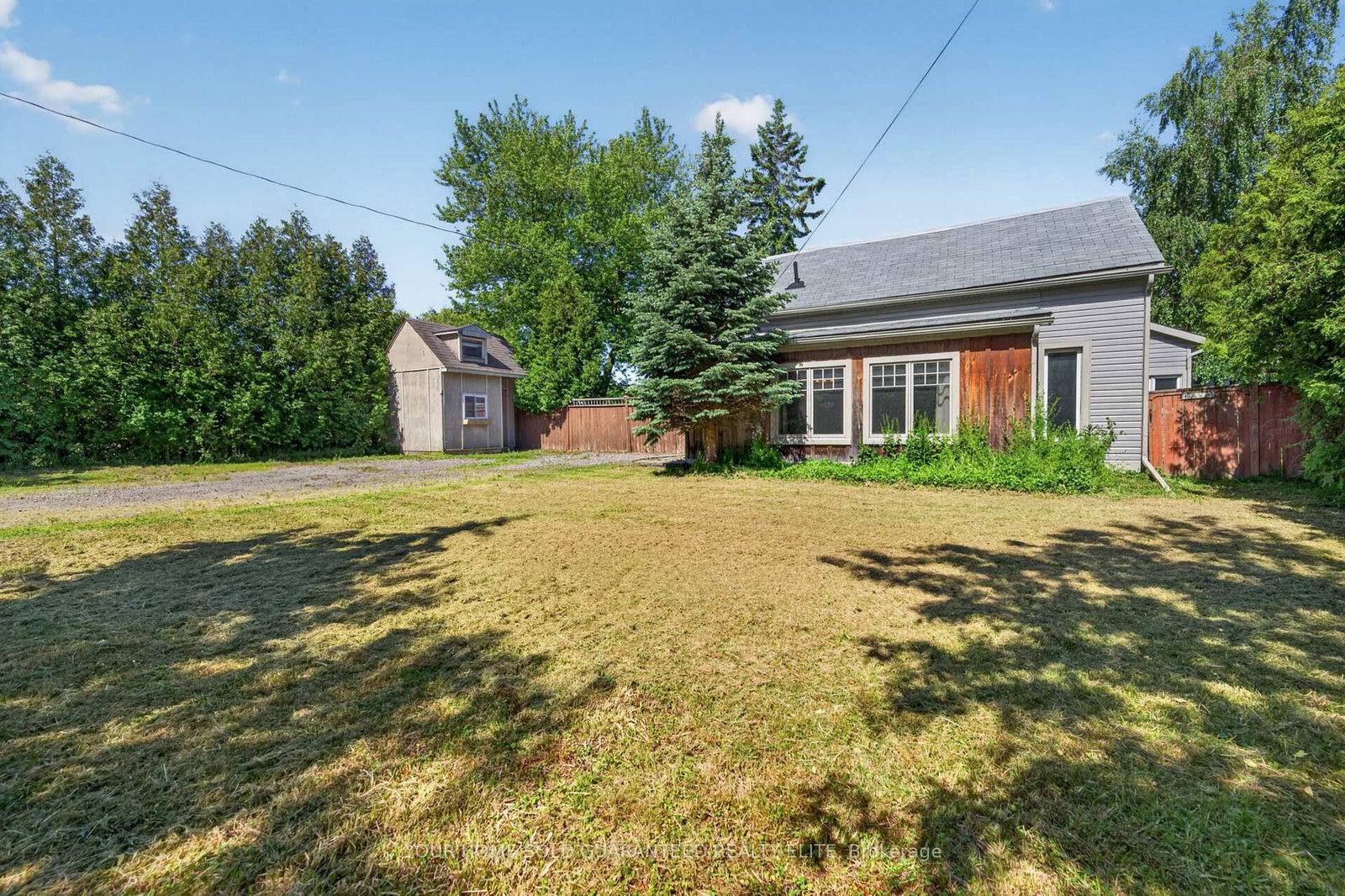 126 Mountain Street • Grimsby, ON photo 2