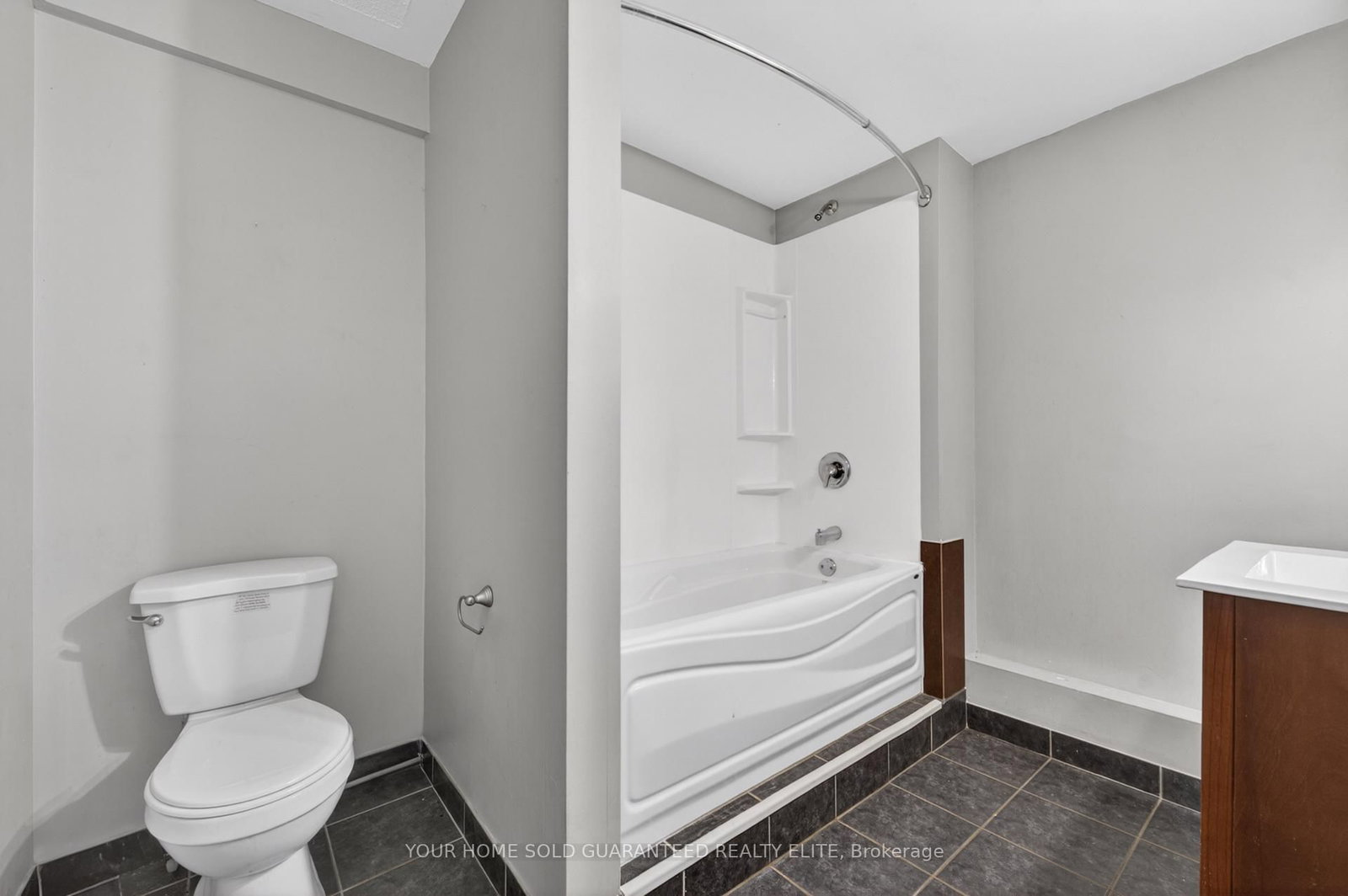 126 Mountain Street • Grimsby, ON photo 6