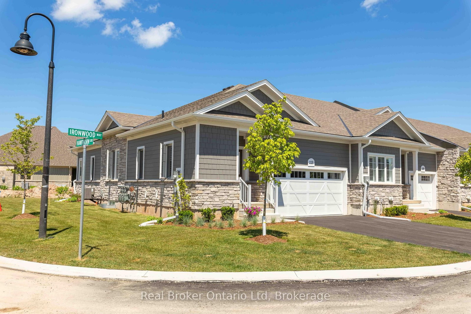 221 Ironwood Way • Georgian Bluffs, ON photo 2