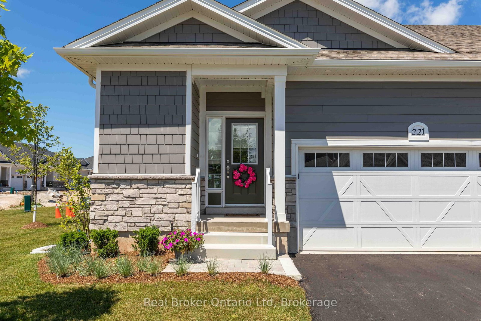 221 Ironwood Way • Georgian Bluffs, ON photo 3