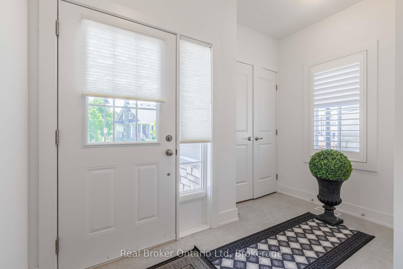 221 Ironwood Way • Georgian Bluffs, ON photo 4