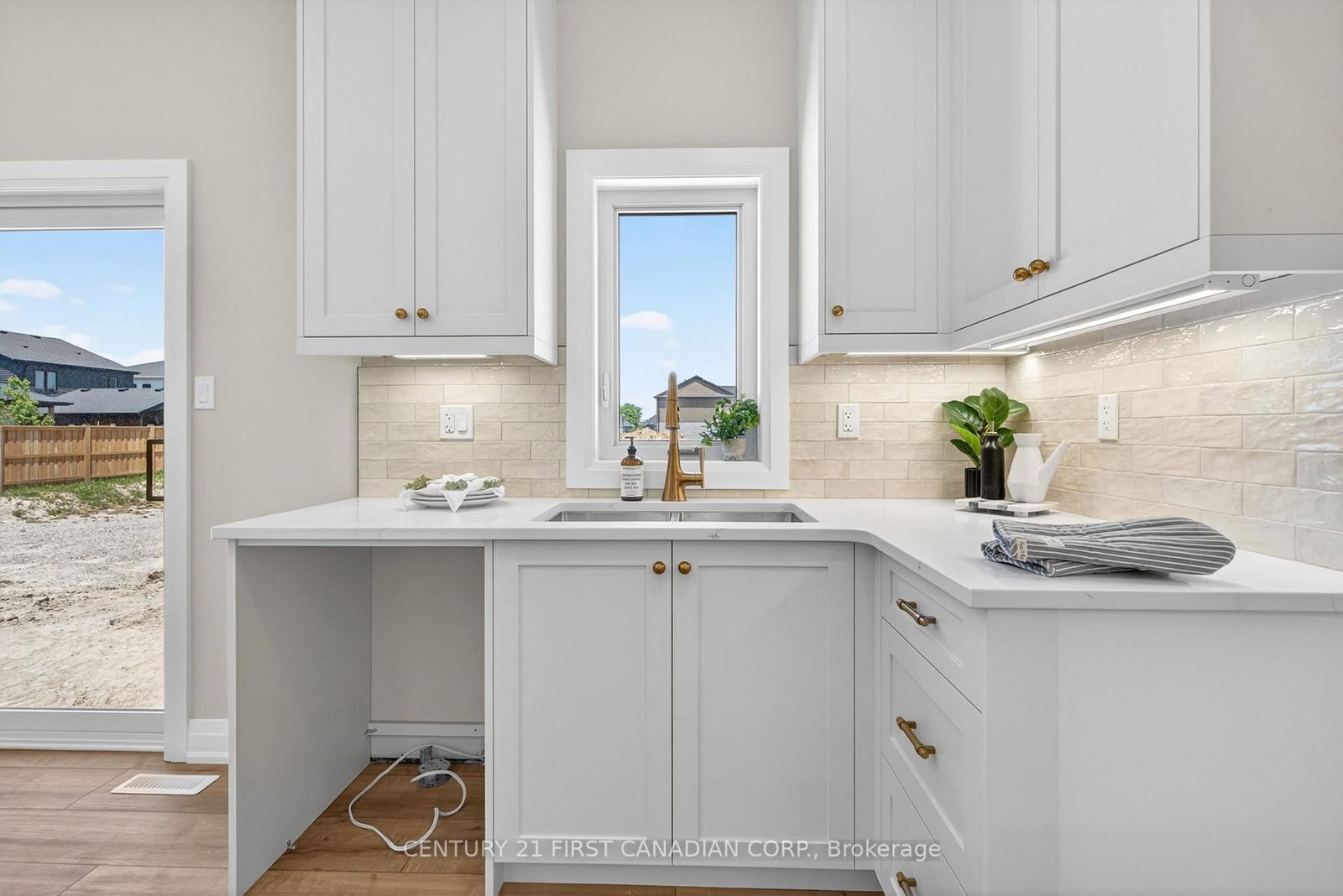 11 Postma Crescent • North Middlesex, ON photo 9