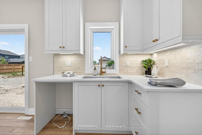 11 Postma Crescent • North Middlesex, ON photo 9