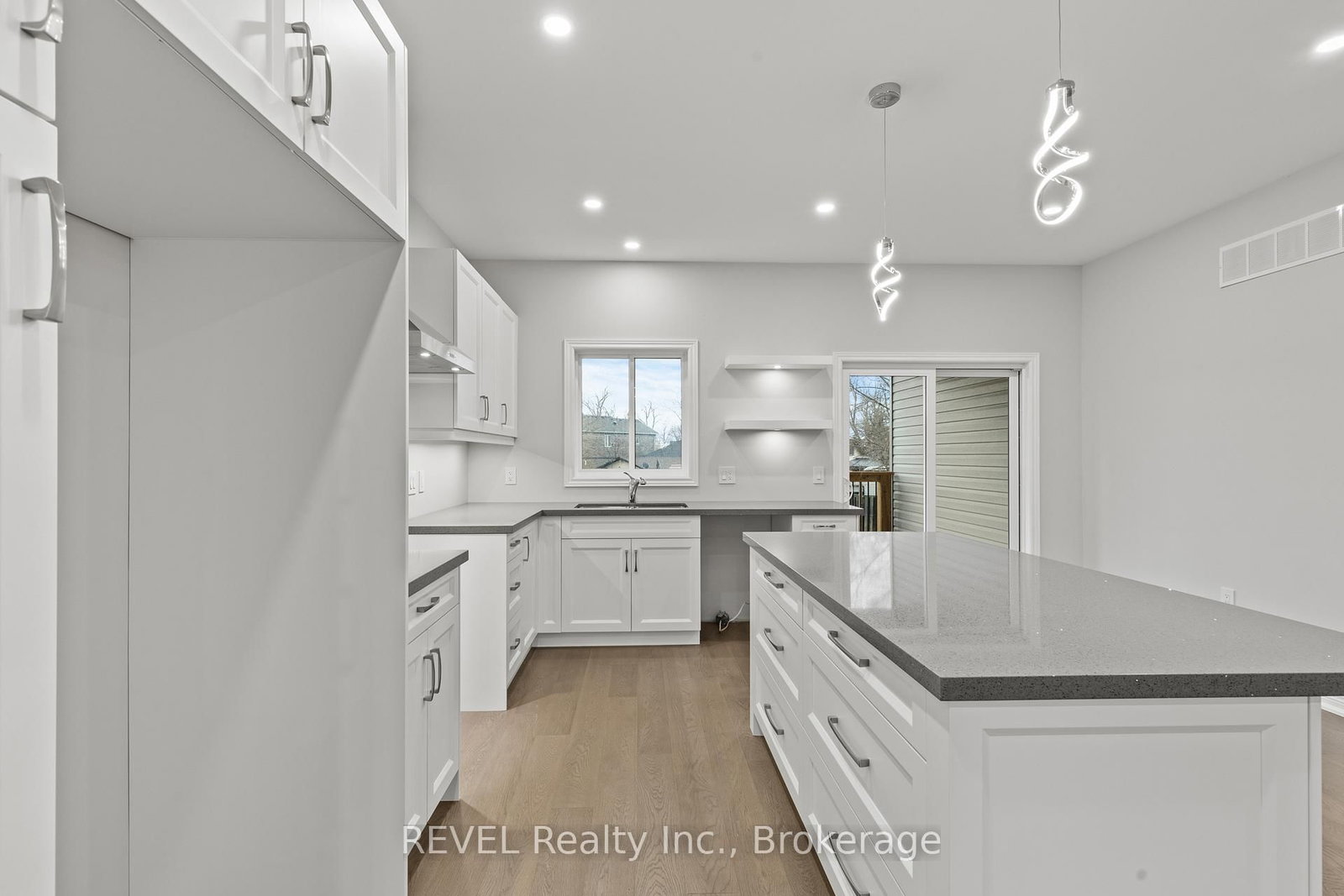 735 Dominion Road • Fort Erie, ON photo 9