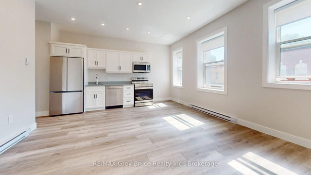 Unit 7 - 39 1st Avenue S