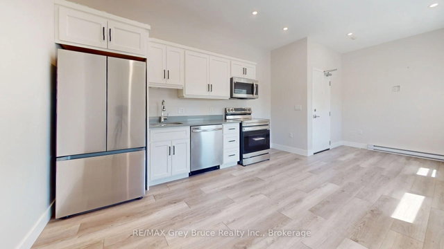 Unit 11 - 39 1st Avenue S