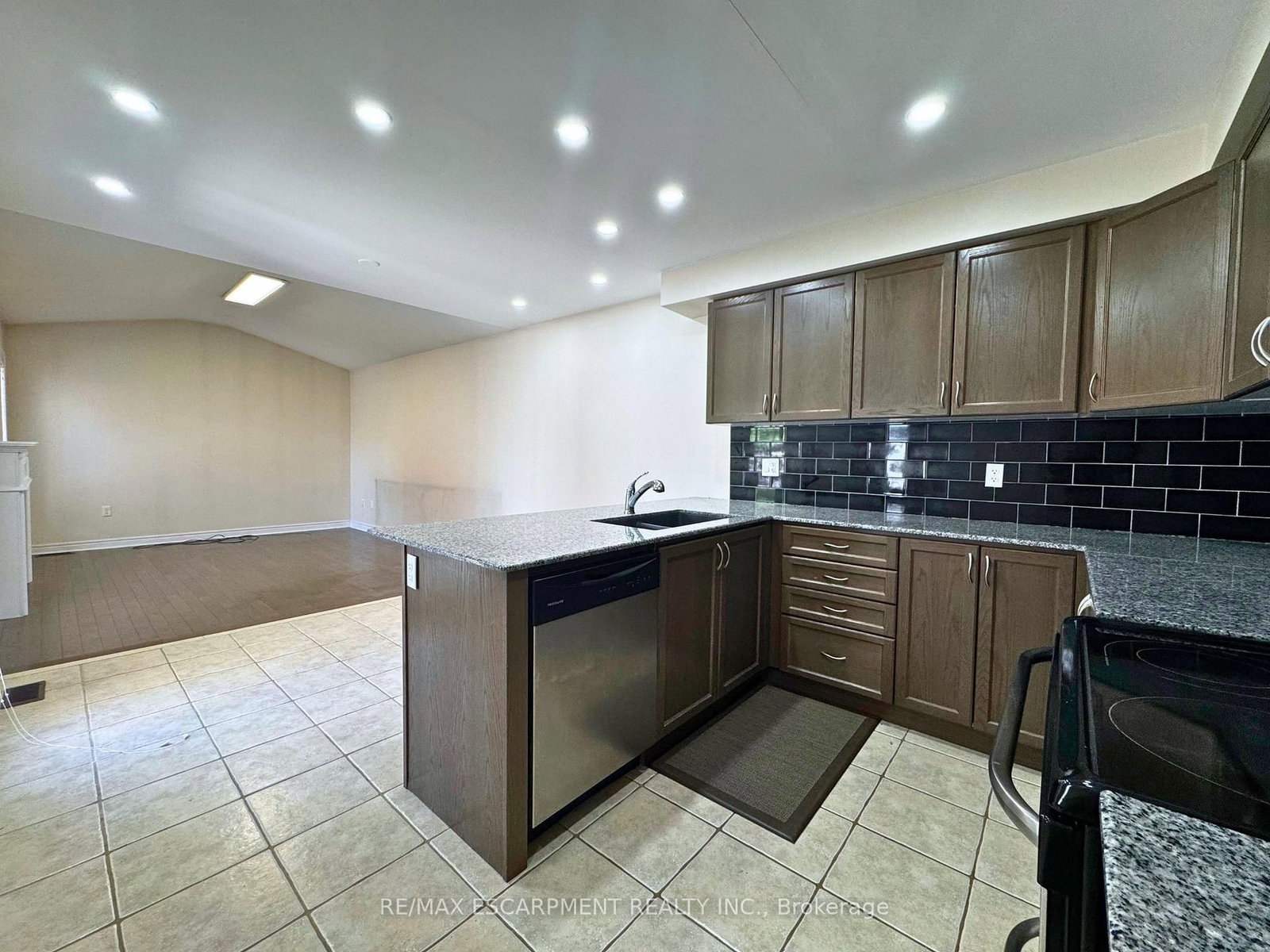 11 Keith Crescent • Niagara-on-the-Lake, ON photo 9