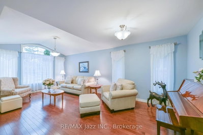 33 Ashwood Crescent • Greater Napanee, ON photo 4