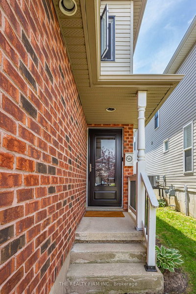 1429 Aspenridge Crescent • London East, ON photo 4
