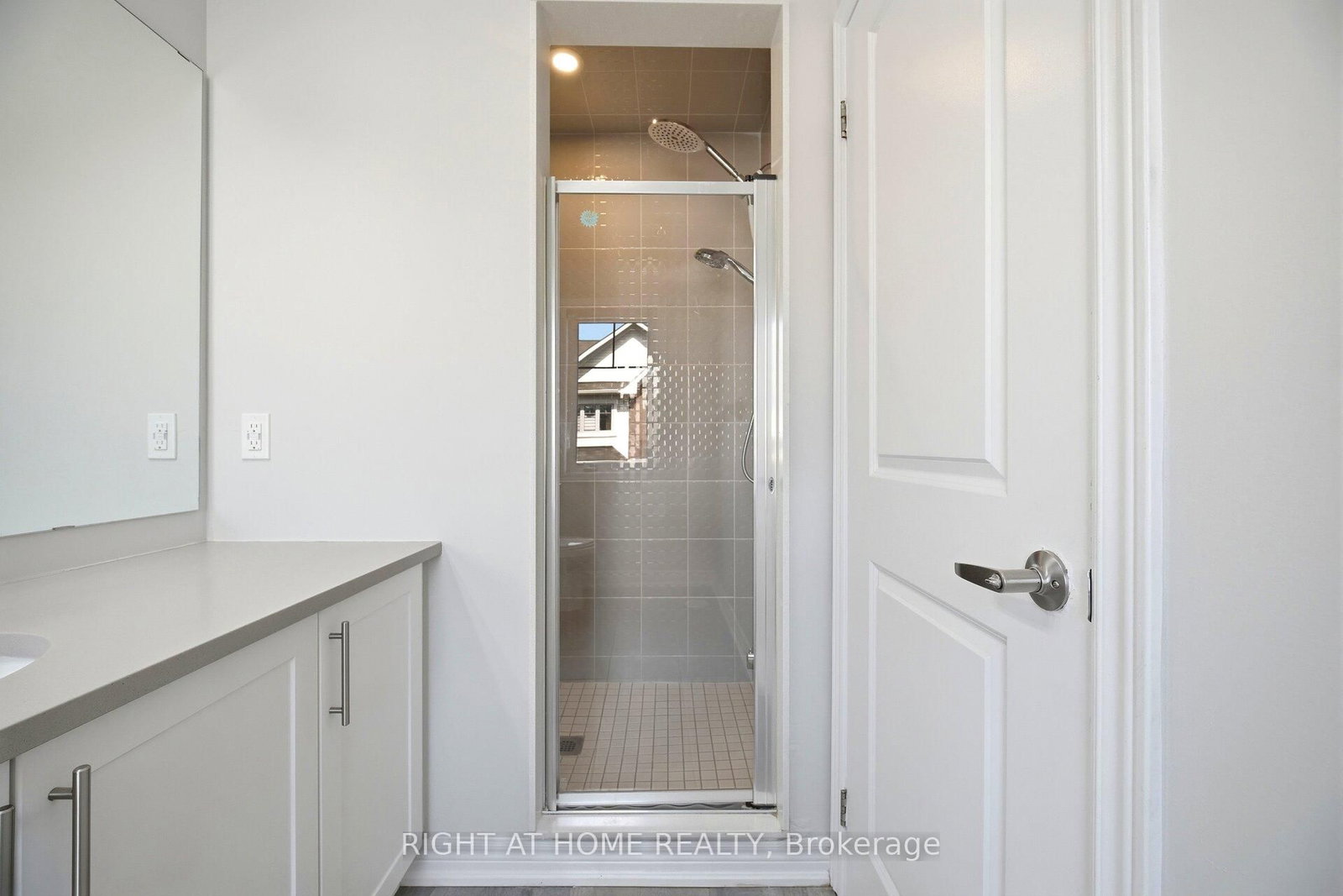 8 Rapids Lane • Hamilton, ON photo 27