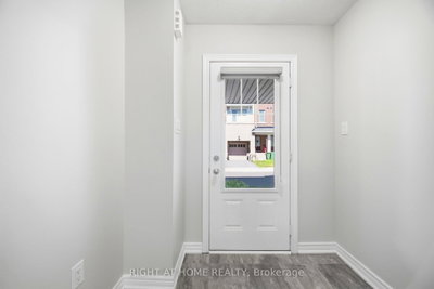 8 Rapids Lane • Hamilton, ON photo 3