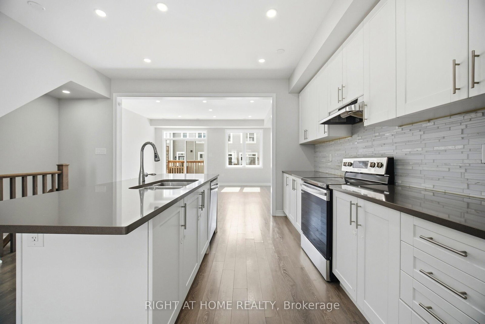 8 Rapids Lane • Hamilton, ON photo 6